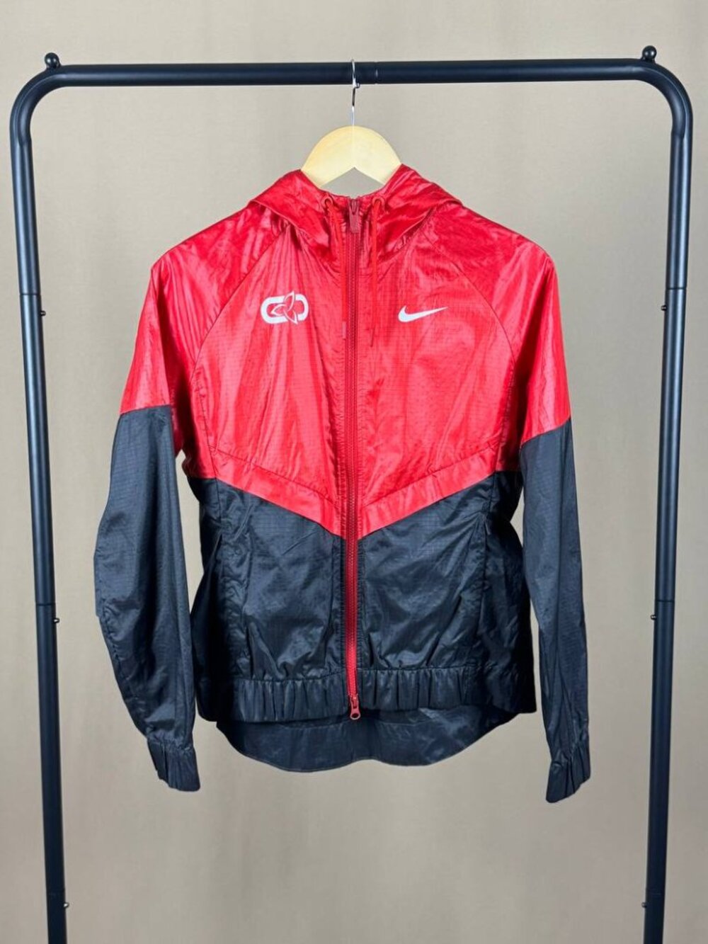 Nike CJSAA 2017 Red Black Hooded Windbreaker Jacket Women’s Size Small